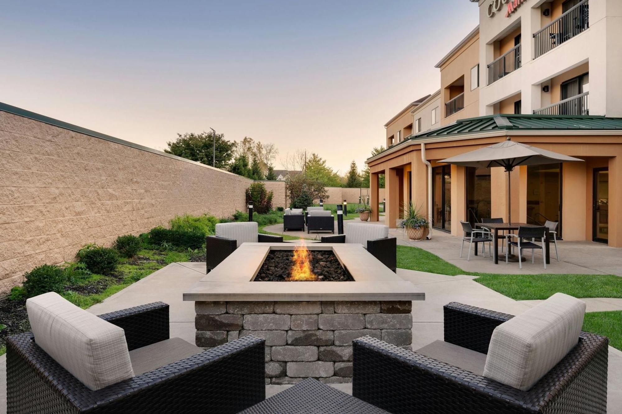 Hotel Courtyard By Marriott Indianapolis South Exterior foto